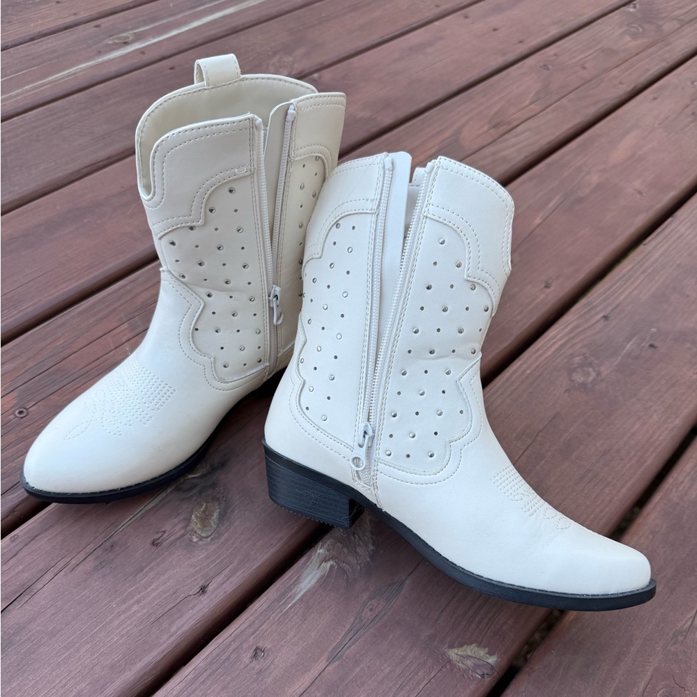 Art Class Cream Boot - Picture 2 of 4
